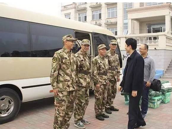 羽龙禁： 纪念人民教师艾跃进教授