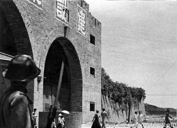 中国向何处去——砸烂旧中国，建设新中国