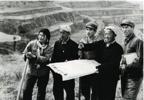 究竟是谁让中国人吃饱了肚子?