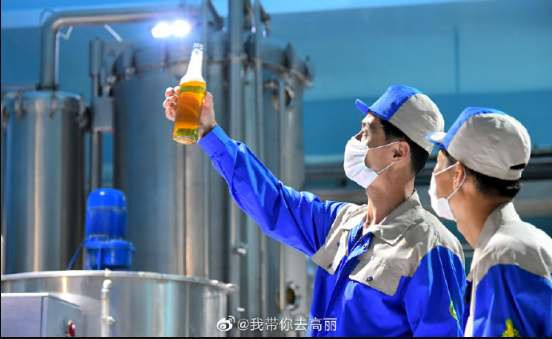 朝鲜人民群众拥有国家主权，拥戴伟大的领袖，劳动人民不知道失业为何物