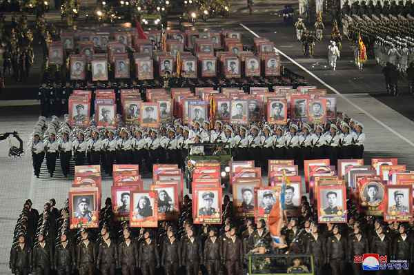 庆祝伟大的祖国解放战争胜利70周年阅兵式隆重举行