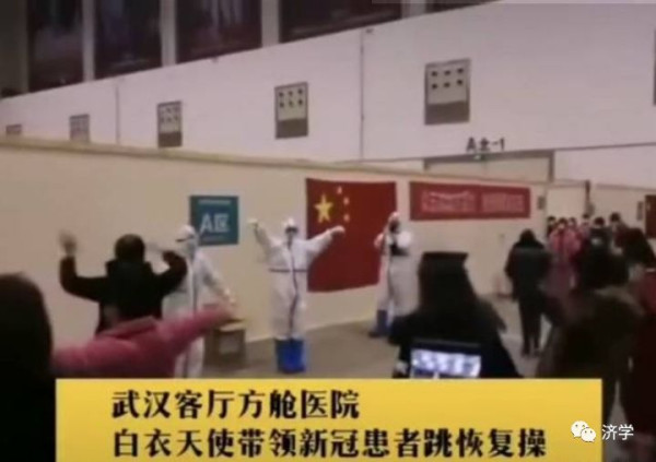 李克勤|全民皆兵：女民兵背着小孩拿着鱼叉投入战斗