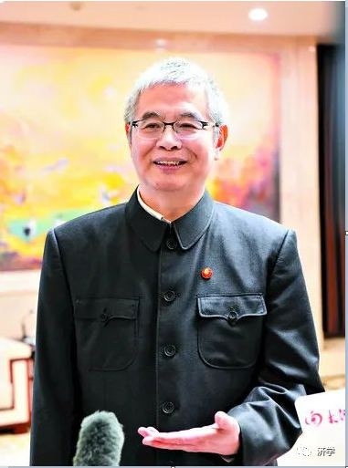 胡伟武有个带团队向毛主席“汇报”的习惯