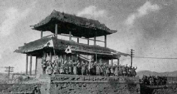 超级工程一览：民国范儿——姜文这番话，为何让公知张鸣勃然大怒？