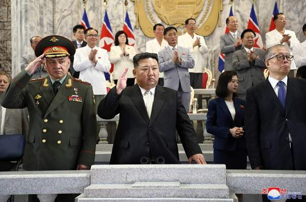 庆祝伟大的祖国解放战争胜利70周年阅兵式隆重举行