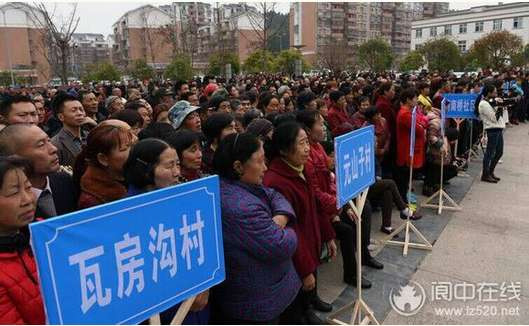 “人民”法院公判大会审判8名违法讨薪者（综合）