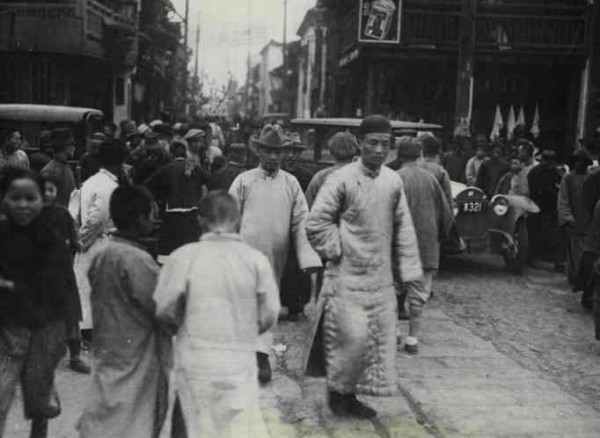 超级工程一览：民国范儿——姜文这番话，为何让公知张鸣勃然大怒？