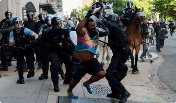 罄竹难书！美国种族歧视面面观