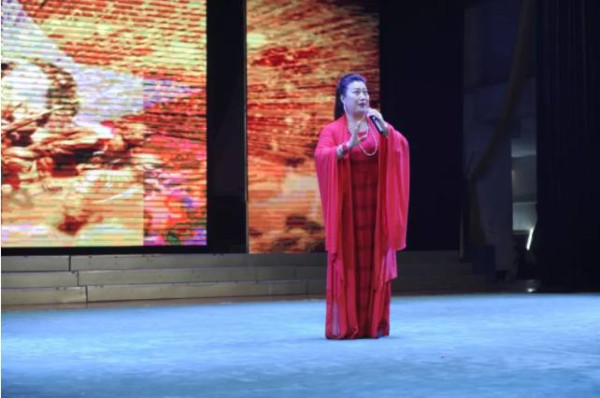 南街村隆重举行纪念毛主席诞辰125周年活动