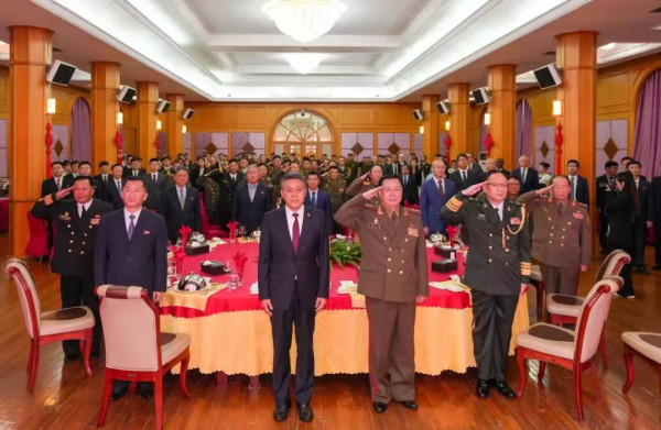中国驻朝鲜使馆举行建军节招待会
