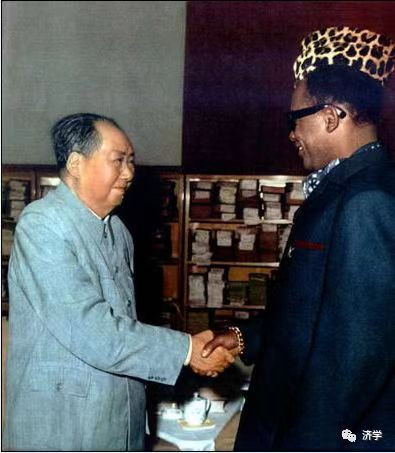 记得朱明瑛演唱《咿呀呀噢雷噢》吗?那个国家的总统刚瞻仰毛主席纪念堂了