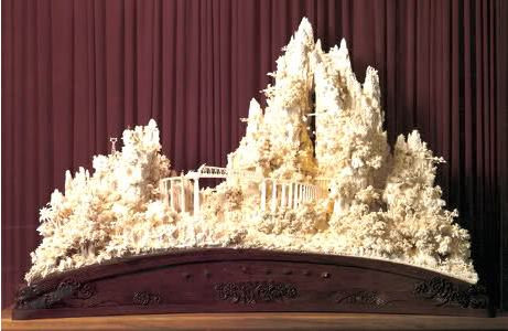 当外国人得知中国要修建这条铁路时，嘲笑中国人是疯了