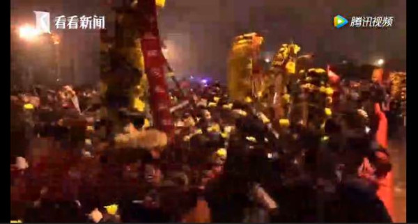 昨晚，韶山广场人潮如海！10万群众给主席拜年！