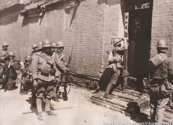 超级工程一览：民国范儿——姜文这番话，为何让公知张鸣勃然大怒？