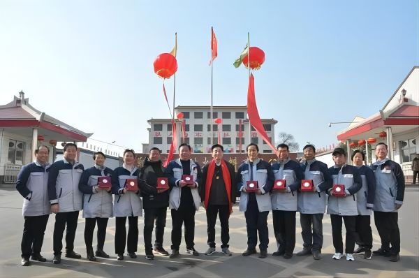 濮耐股份环保耐材事业部·新密市红色文化促进会举行庆祝毛主席诞辰130周年文艺汇演