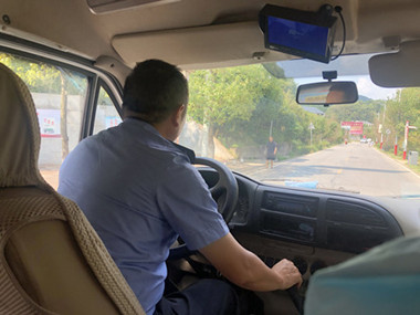 耄耋游客中暑危急 韶山警察救助无恙