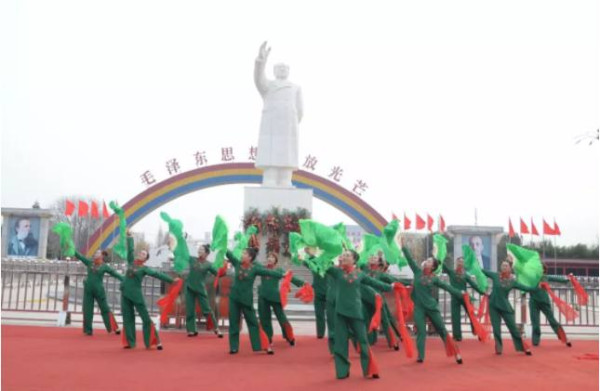 南街村隆重举行纪念毛主席诞辰125周年活动