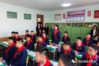 中朝友谊薪火相传——中国外交官走进东平壤第一中学“毛泽东班”