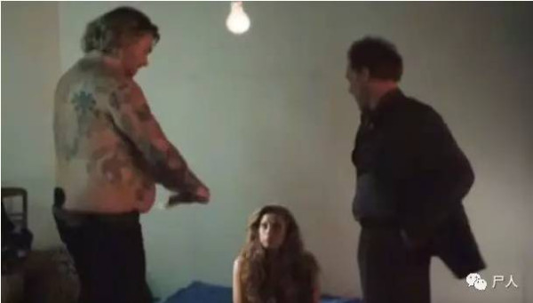 19岁女孩被卖当性奴，被要求每晚必须接待18个客人