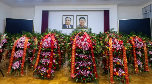 民族复兴网参加朝鲜大使馆敬献花篮活动