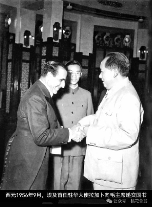 从毛主席拒绝穿黑色“礼服”说起