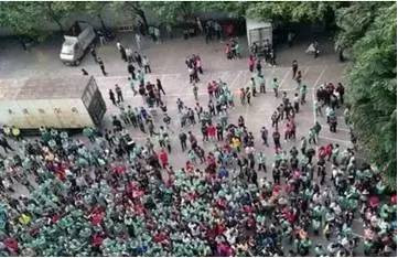 “人民”法院公判大会审判8名违法讨薪者（综合）