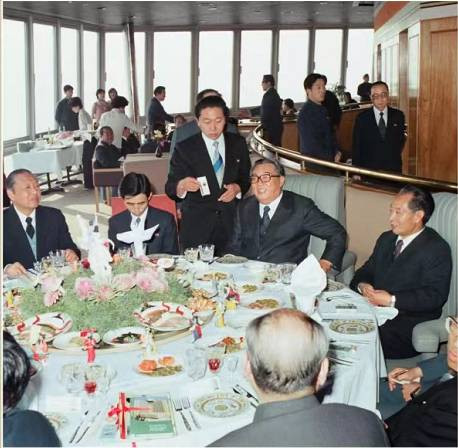 朝中友谊永垂不朽（三）