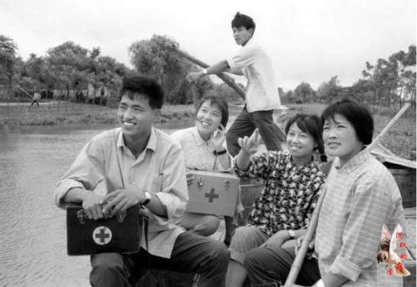 那个年代的宣传画集锦——赤脚医生