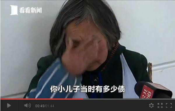 视频｜可怜天下父母心！老太寒夜摆摊卖菜只为替儿还债