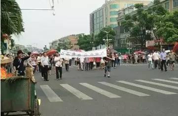 “人民”法院公判大会审判8名违法讨薪者（综合）