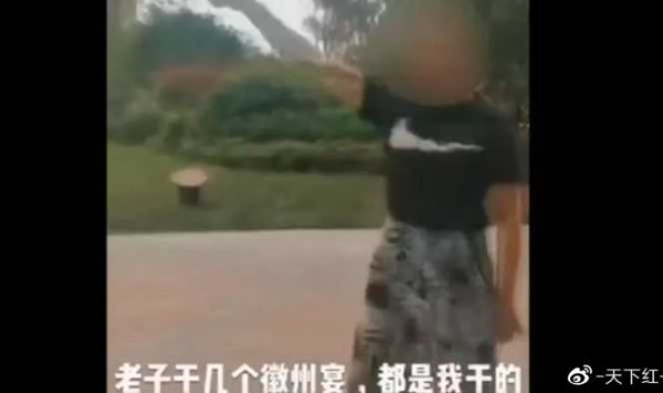 网红的狗坐轿子，富人的狗改历史