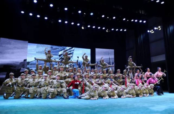 南街村隆重举行纪念毛主席诞辰125周年活动