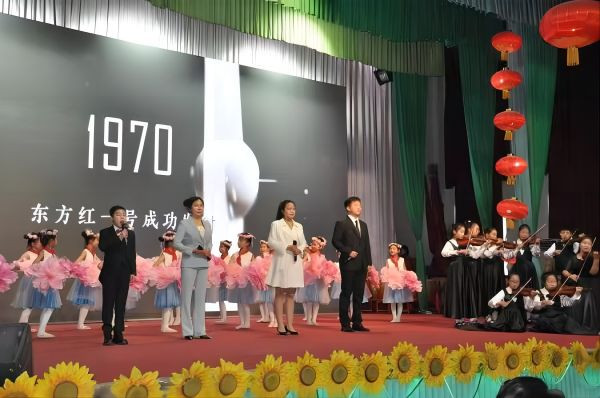 濮耐股份环保耐材事业部·新密市红色文化促进会举行庆祝毛主席诞辰130周年文艺汇演