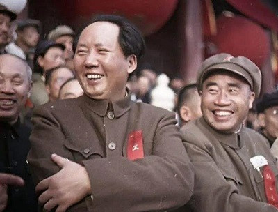 毛泽东走了？不，毛泽东还在！他就是我们，我们就是他！