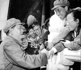 毛主席逝世44周年丨不忘初心，人民永远怀念您！