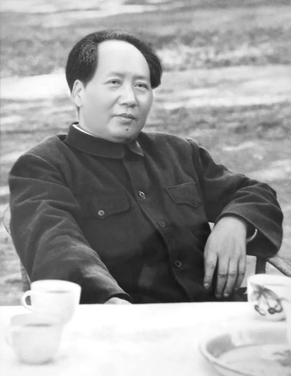 丢掉幻想，准备斗争，毛泽东五评《对华关系白皮书》