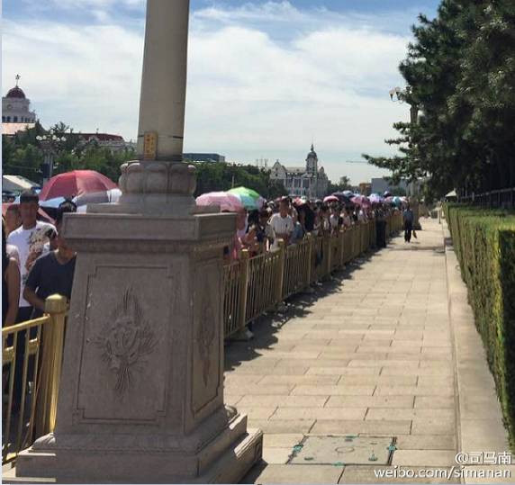 九月九日，毛主席纪念堂发生的一幕！世界都震惊了！