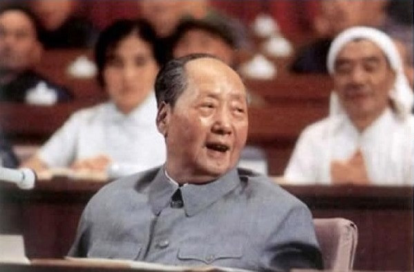 他什么都没有，除了我们