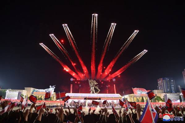 庆祝伟大的祖国解放战争胜利70周年阅兵式隆重举行