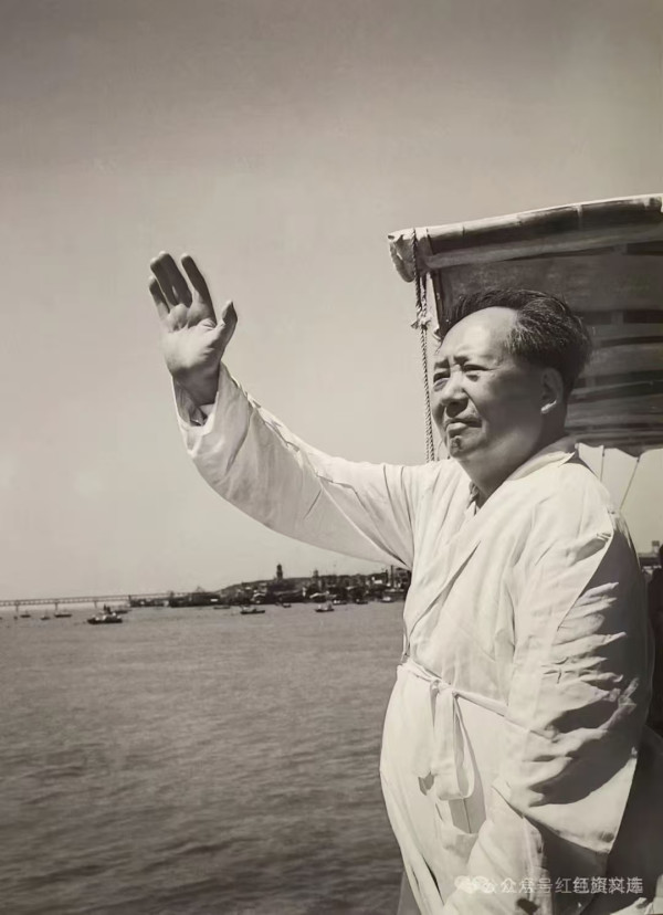 7月16日纪念毛主席畅游长江59周年