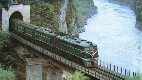 当外国人得知中国要修建这条铁路时，嘲笑中国人是疯了