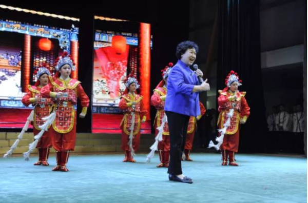 南街村隆重举行纪念毛主席诞辰125周年活动