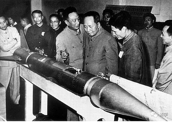 毛主席参观我国第一枚火箭，充当讲解员的“柯老”是谁？