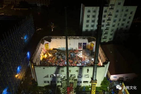 “官僚主义是苏维埃工作的障碍”