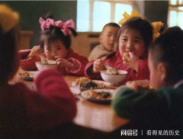 老照片: 70年代的厂办托儿所幼儿园 办得还真不错