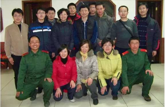 羽龙禁： 纪念人民教师艾跃进教授