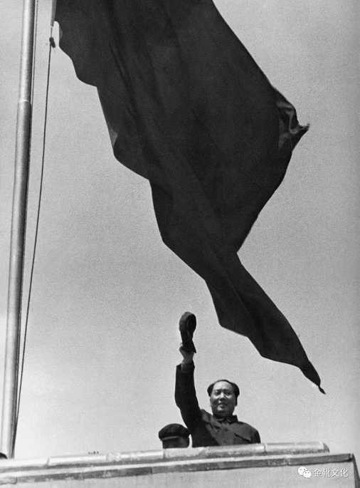 “官僚主义是苏维埃工作的障碍”