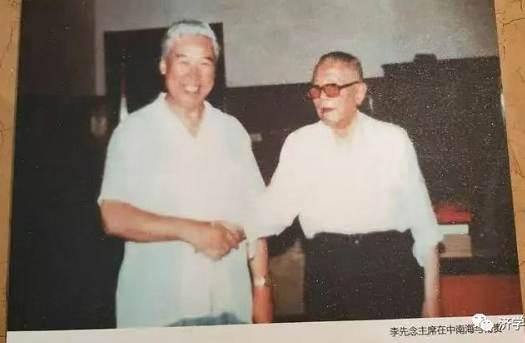 毛主席哺育红旗渠工程领导者建设者：挖掘精神潜力，迸发思想活力