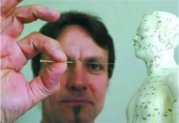 中医，外国人明学暗偷，中国人弃如敝履，你说可笑不可笑？