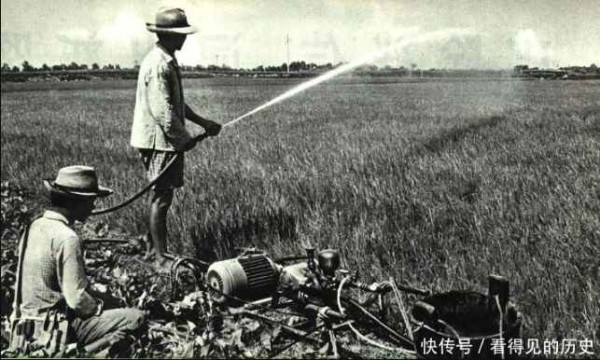 70年代老照片 在支援农业战线上